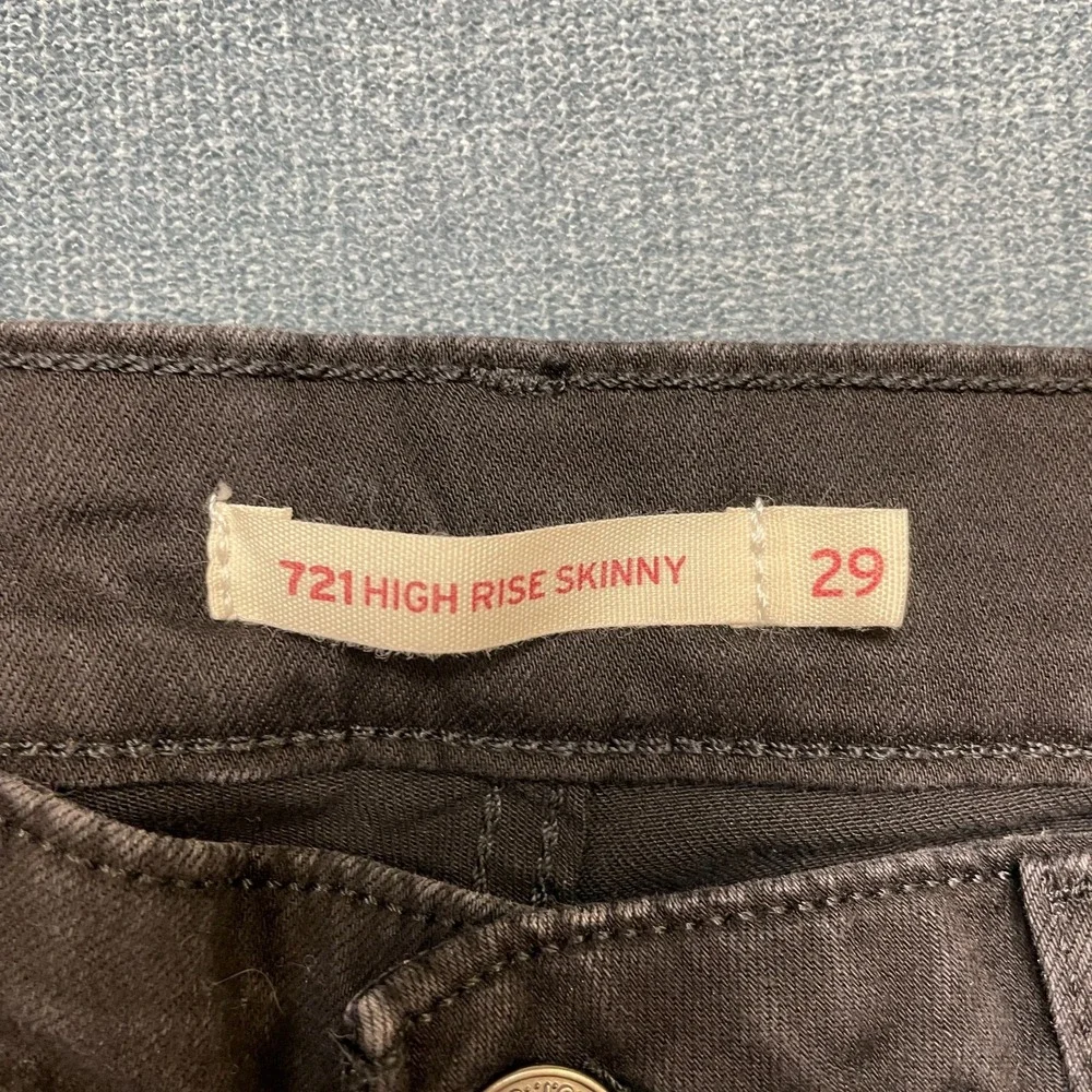 Levi's 721 High Rise Skinny Jeans Womens 29 Black Denim 5-Pockets Distressed